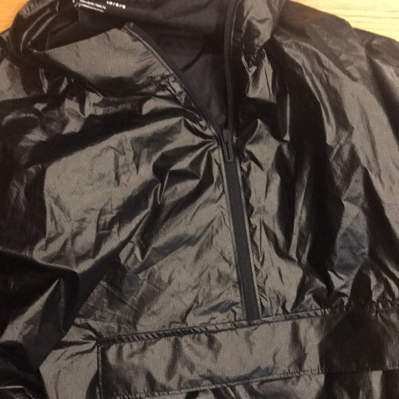 Never wore cool black jacket has a shine - Picture 3 of 5